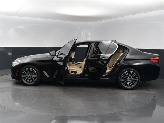 2019 BMW 5 Series 540i - 22788152 - 33
