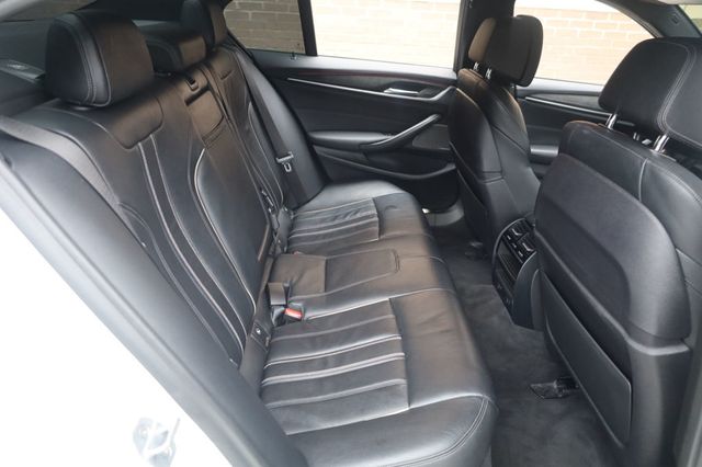2019 BMW 5 Series M550i xDrive - 22935961 - 15