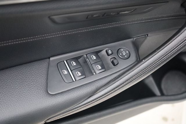 2019 BMW 5 Series M550i xDrive - 22935961 - 35