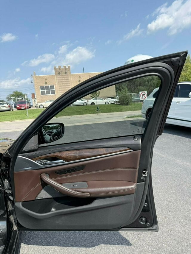 2019 BMW 5 Series M550i xDrive - 22892450 - 21