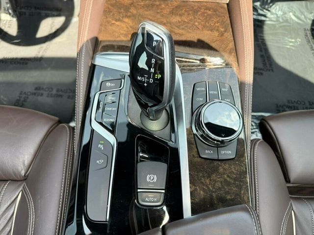 2019 BMW 5 Series M550i xDrive - 22892450 - 36