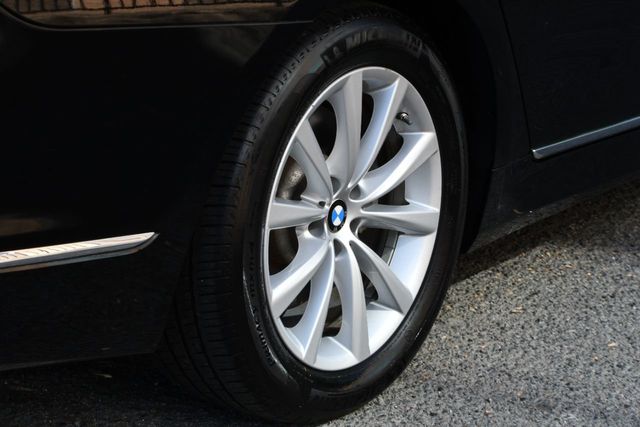 2019 BMW 7 Series 740i xDrive - 21885349 - 14