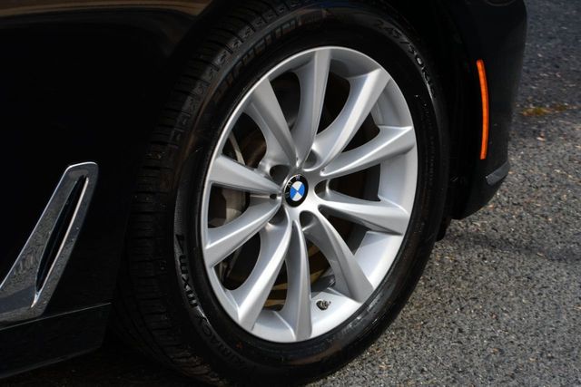 2019 BMW 7 Series 740i xDrive - 21885349 - 16