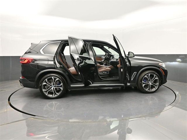 2019 BMW X5 xDrive50i Sports Activity Vehicle - 22915671 - 28