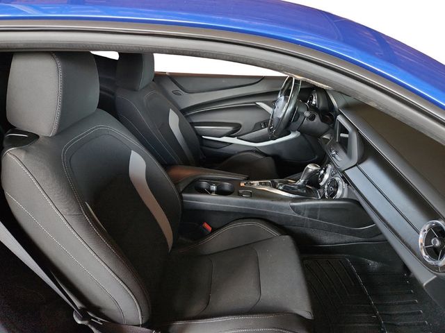 2019 Chevrolet Camaro 2dr Coupe 1LT with Upgraded Engine & Wheels and RS Package - 22935244 - 11