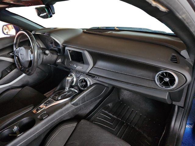 2019 Chevrolet Camaro 2dr Coupe 1LT with Upgraded Engine & Wheels and RS Package - 22935244 - 12