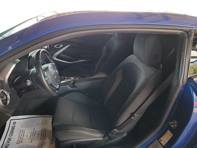 2019 Chevrolet Camaro 2dr Coupe 1LT with Upgraded Engine & Wheels and RS Package - 22935244 - 8