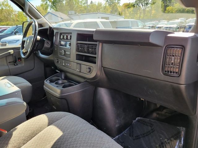 2019 Chevrolet Express 3500 Cargo Extended Van 3D - 22924946 - 9