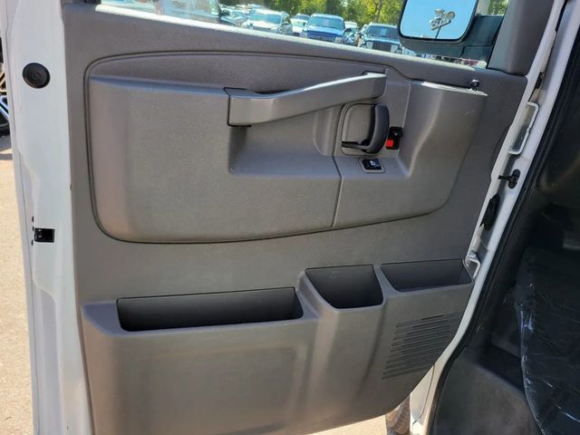 2019 Chevrolet Express 3500 Cargo Extended Van 3D - 22924946 - 18