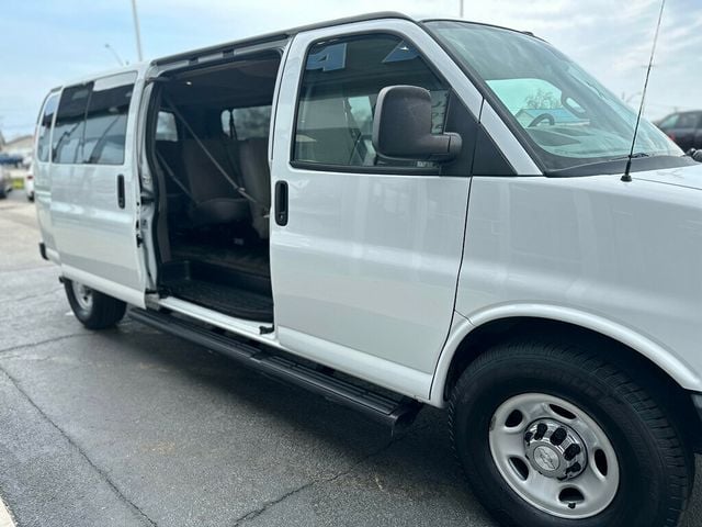 2019 Chevrolet Express Passenger RWD 3500 155" LT - 22378510 - 29