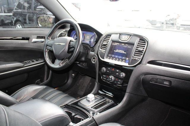 2019 Chrysler 300 300S RWD - 22937090 - 9