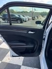 2019 Chrysler 300 Limited AWD - 22903657 - 19