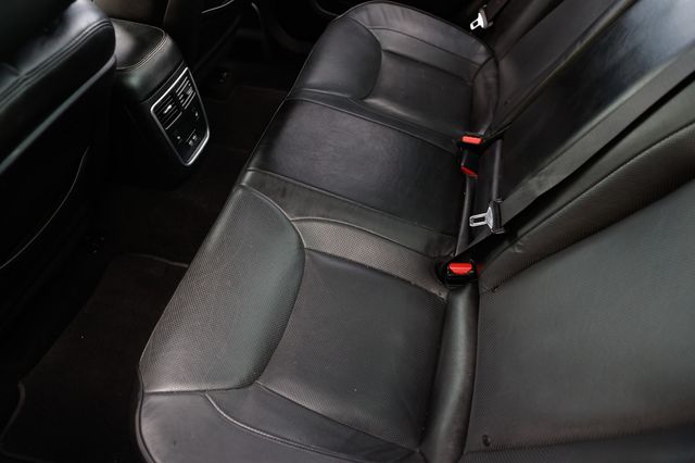 2019 Chrysler 300 Limited RWD - 22818514 - 9