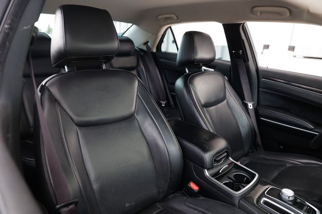 2019 Chrysler 300 Limited RWD - 22818514 - 15