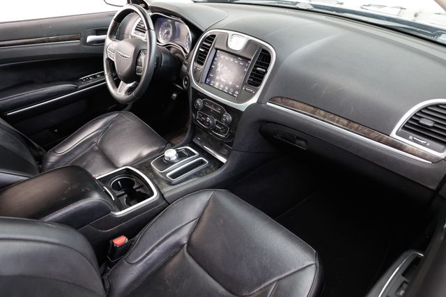 2019 Chrysler 300 Limited RWD - 22818514 - 17