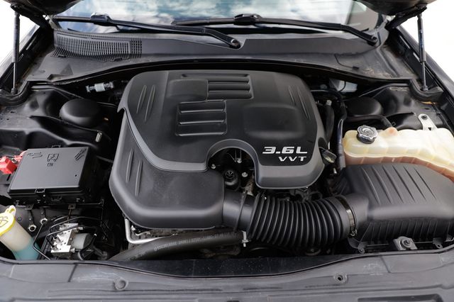 2019 Chrysler 300 Limited RWD - 22818514 - 19