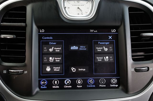 2019 Chrysler 300 Limited RWD - 22818514 - 36