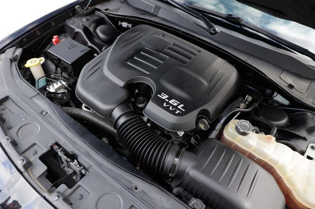 2019 Chrysler 300 Limited RWD - 22818514 - 50