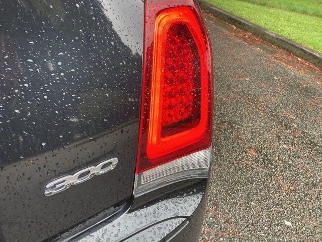 2019 Chrysler 300 Touring - 22919956 - 13