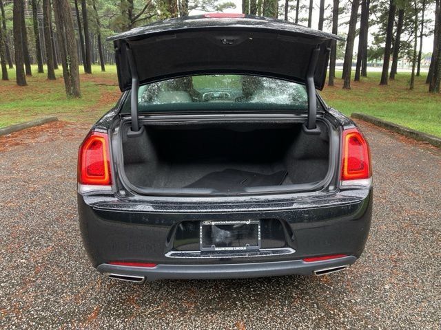 2019 Chrysler 300 Touring - 22919956 - 17