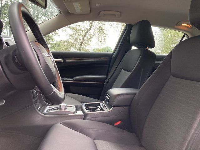 2019 Chrysler 300 Touring - 22919956 - 20