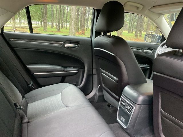 2019 Chrysler 300 Touring - 22919956 - 23
