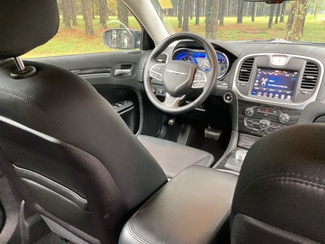 2019 Chrysler 300 Touring - 22919956 - 24