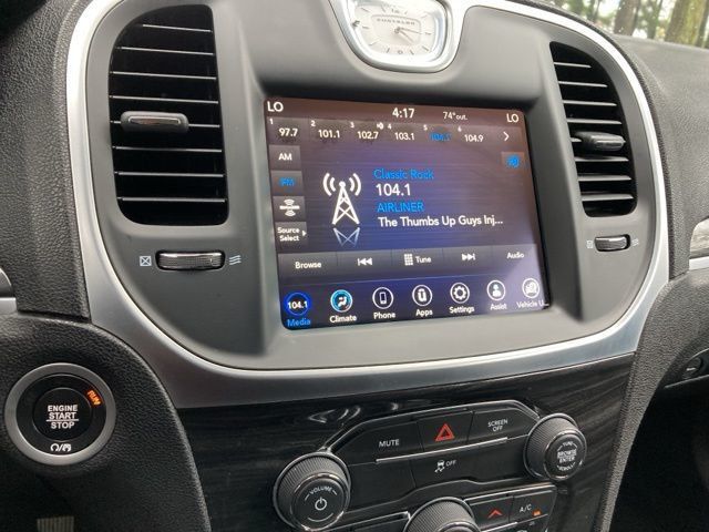 2019 Chrysler 300 Touring - 22919956 - 29