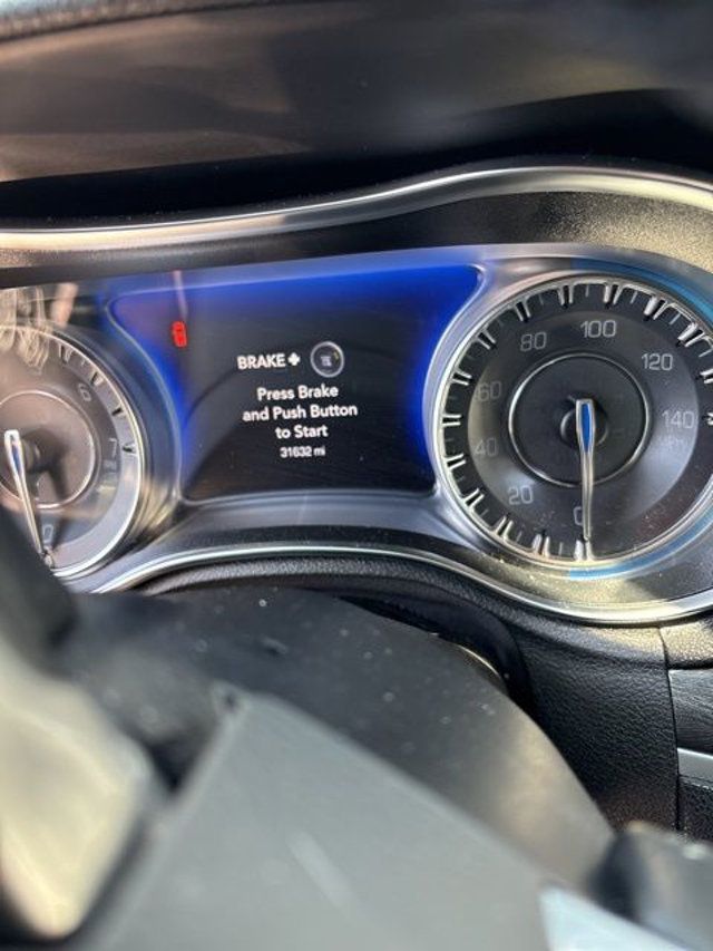 2019 Chrysler 300 Touring - 22919956 - 5