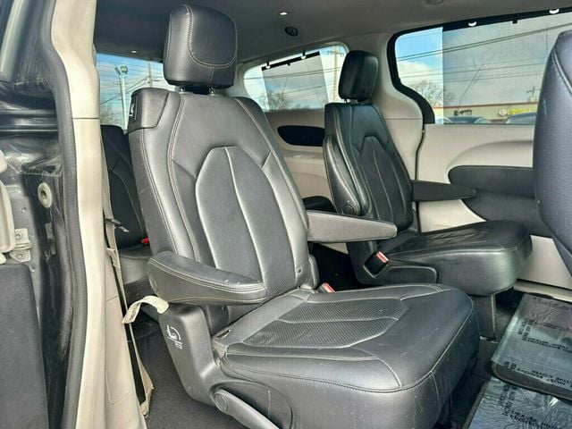 2019 Chrysler Pacifica Touring L FWD - 22353887 - 18