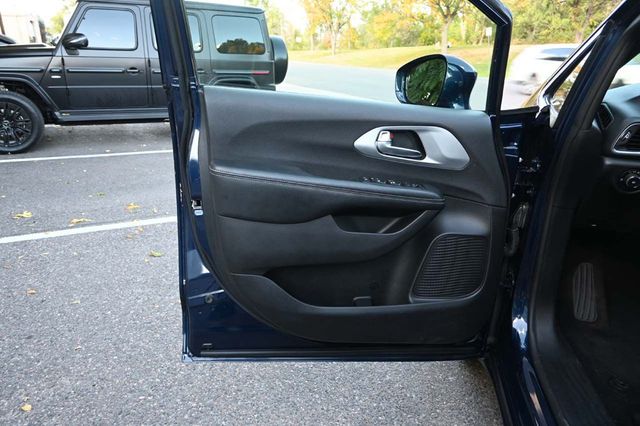 2019 Chrysler Pacifica Touring Plus FWD - 22927926 - 29