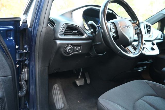 2019 Chrysler Pacifica Touring Plus FWD - 22927926 - 30