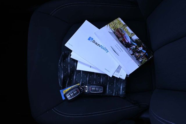 2019 Chrysler Pacifica Touring Plus FWD - 22927926 - 37