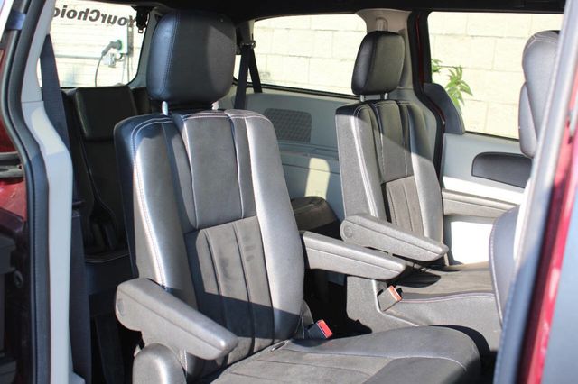 2019 Dodge Grand Caravan SXT 4dr Mini Van - 22889870 - 13