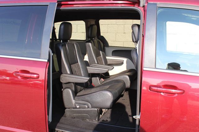 2019 Dodge Grand Caravan SXT 4dr Mini Van - 22889870 - 16