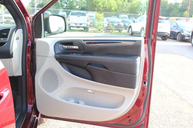 2019 Dodge Grand Caravan SXT 4dr Mini Van - 22889870 - 17