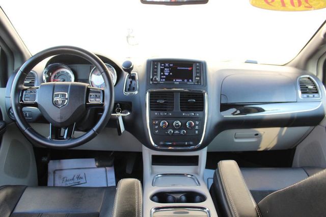 2019 Dodge Grand Caravan SXT 4dr Mini Van - 22889870 - 18
