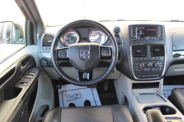 2019 Dodge Grand Caravan SXT 4dr Mini Van - 22889870 - 19