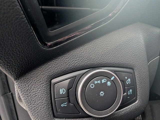 2019 Ford Escape Titanium 4WD - 22937285 - 10