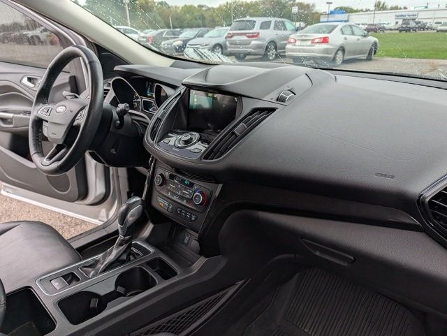 2019 Ford Escape Titanium 4WD - 22937285 - 17