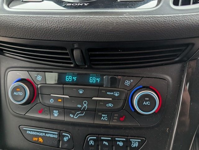 2019 Ford Escape Titanium 4WD - 22937285 - 18