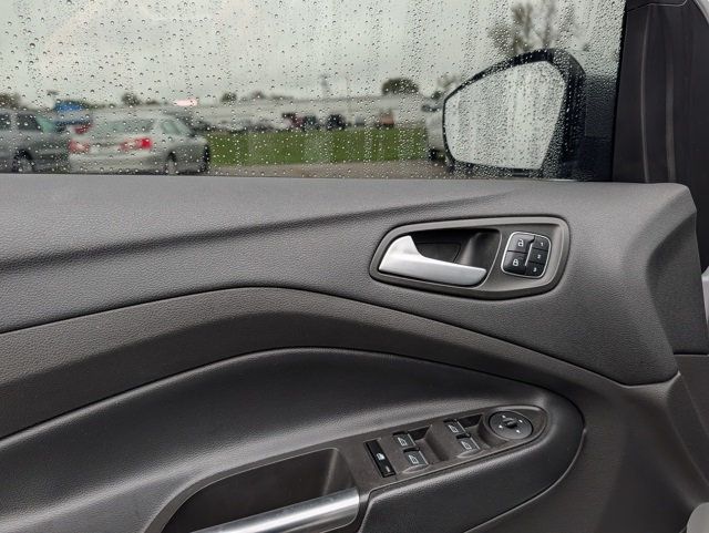 2019 Ford Escape Titanium 4WD - 22937285 - 8