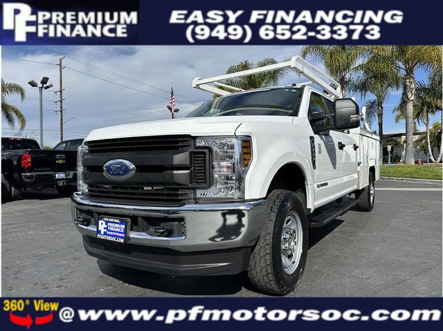 2019 Ford F350 Super Duty Crew Cab & Chassis XL 4X4 DIESEL UTILITY BED WORK REAY CLEAN - 22337945 - 0