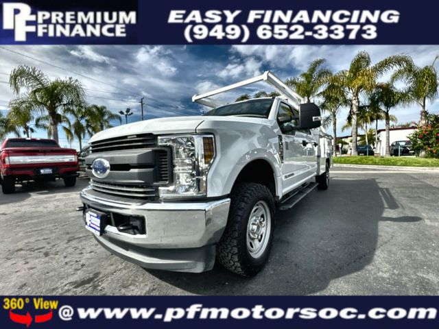 2019 Ford F350 Super Duty Crew Cab & Chassis XL 4X4 UTILITY BED DIESEL CLEAN 1OWNER - 22337946 - 0