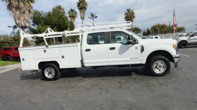 2019 Ford F350 Super Duty Crew Cab & Chassis XL 4X4 UTILITY BED DIESEL CLEAN 1OWNER - 22337946 - 1