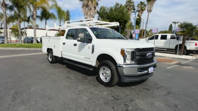 2019 Ford F350 Super Duty Crew Cab & Chassis XL 4X4 UTILITY BED DIESEL CLEAN 1OWNER - 22337946 - 2