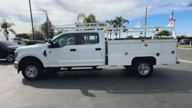 2019 Ford F350 Super Duty Crew Cab & Chassis XL 4X4 UTILITY BED DIESEL CLEAN 1OWNER - 22337946 - 4