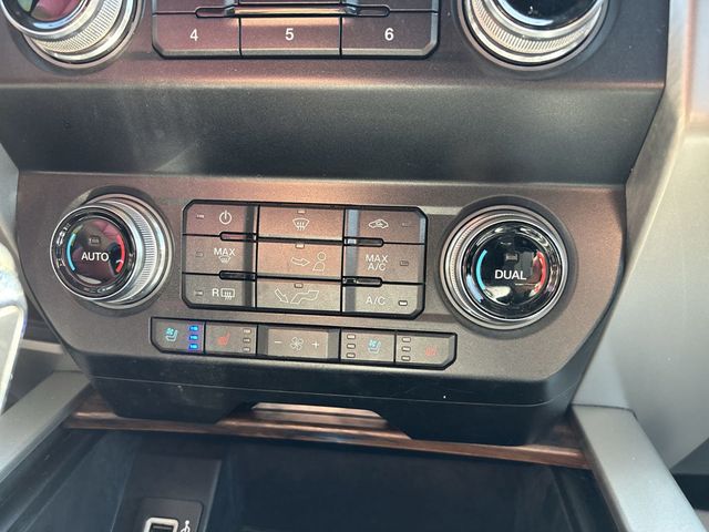 2019 Ford F-150 LARIAT - 22810363 - 24