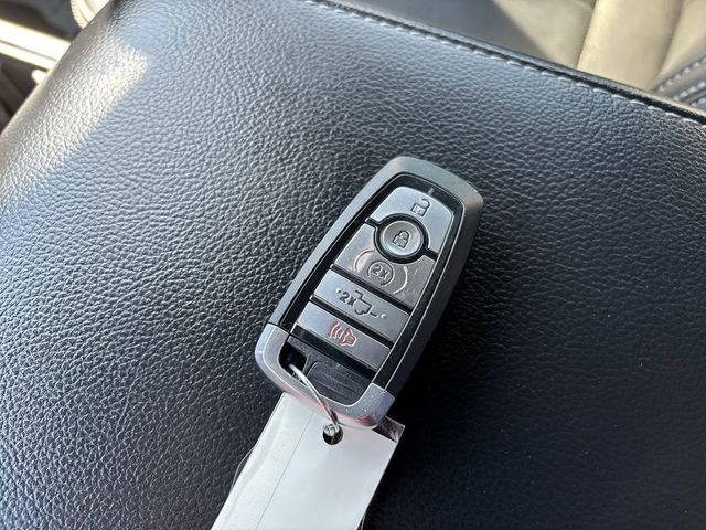 2019 Ford F-150 LARIAT - 22810363 - 28