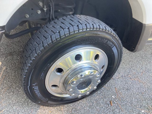 2019 Ford Super Duty F-450 DRW LARIAT 4WD Crew Cab 8' Box - 22930639 - 11